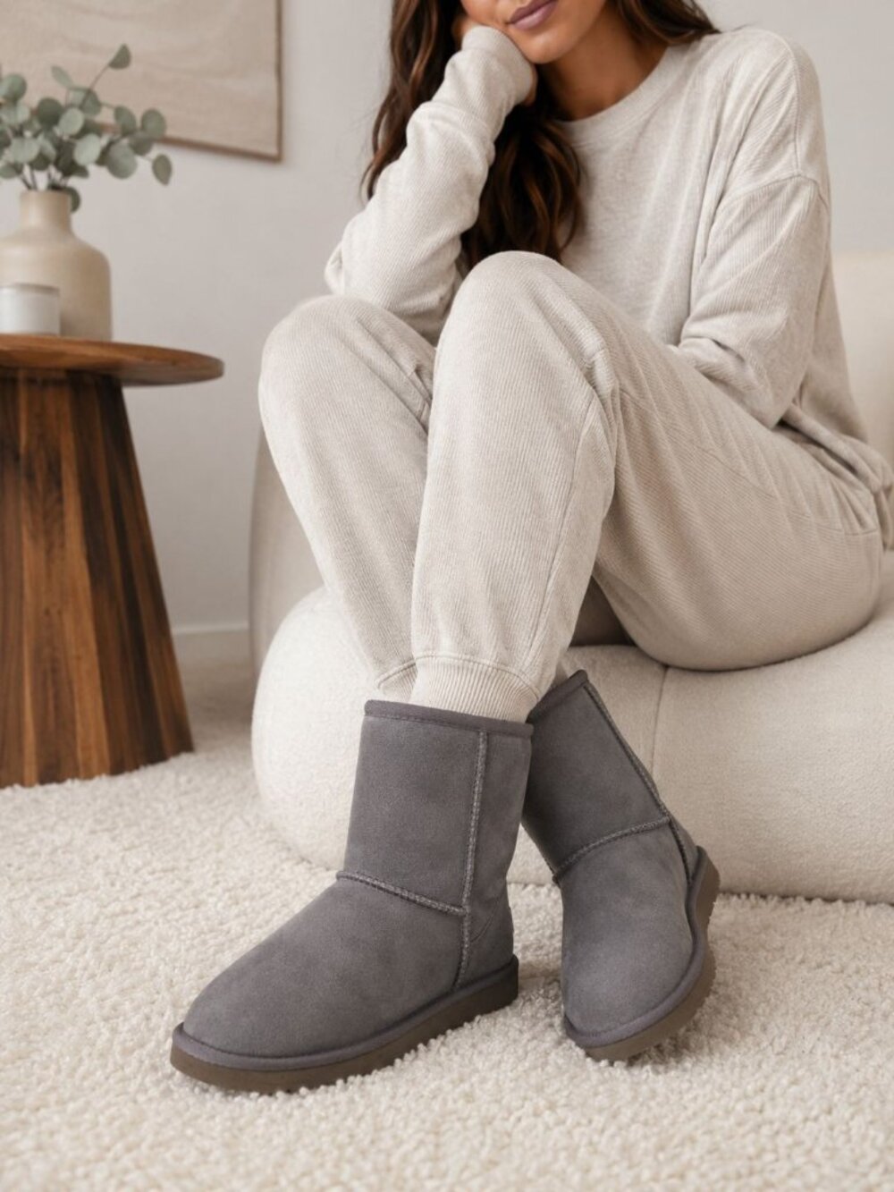 UGG Classic Short II Boots in a gray Genunie Leather Sheepskin Size 8 Casual
